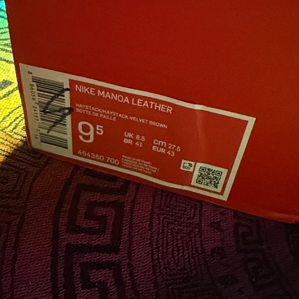 Nike Manoa Leather - Haystack / Velvet Brown Label on Orange Box